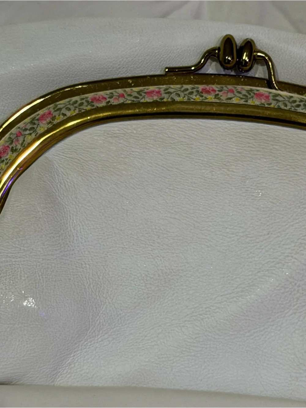 Elegant White Leather Kiss-Lock Clutch with Floral-Trim Frame